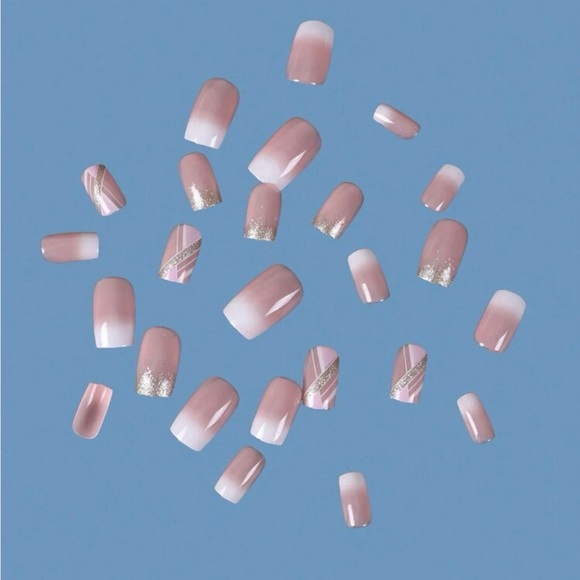 Press on nails - Picture 2 of 5